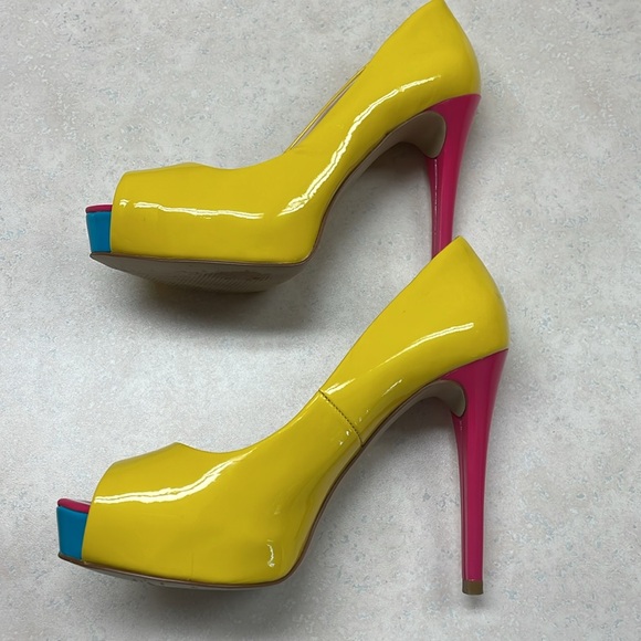 Guess Heels - Picture 5 of 10